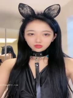 诺宝无敌：我性瘾啦，想要的时候震动棒没电了我靠，只能换跳蛋，塞进屄里，震得高潮脸上神奇很是享受！